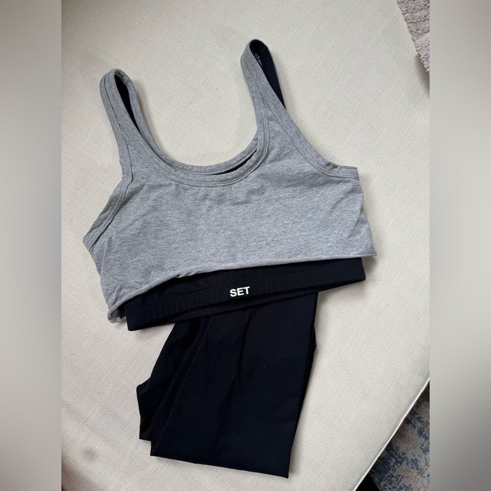 SET Sportbody Set 

Orca Roster Bra (S)
Orca Leggings XS

lightly worn
